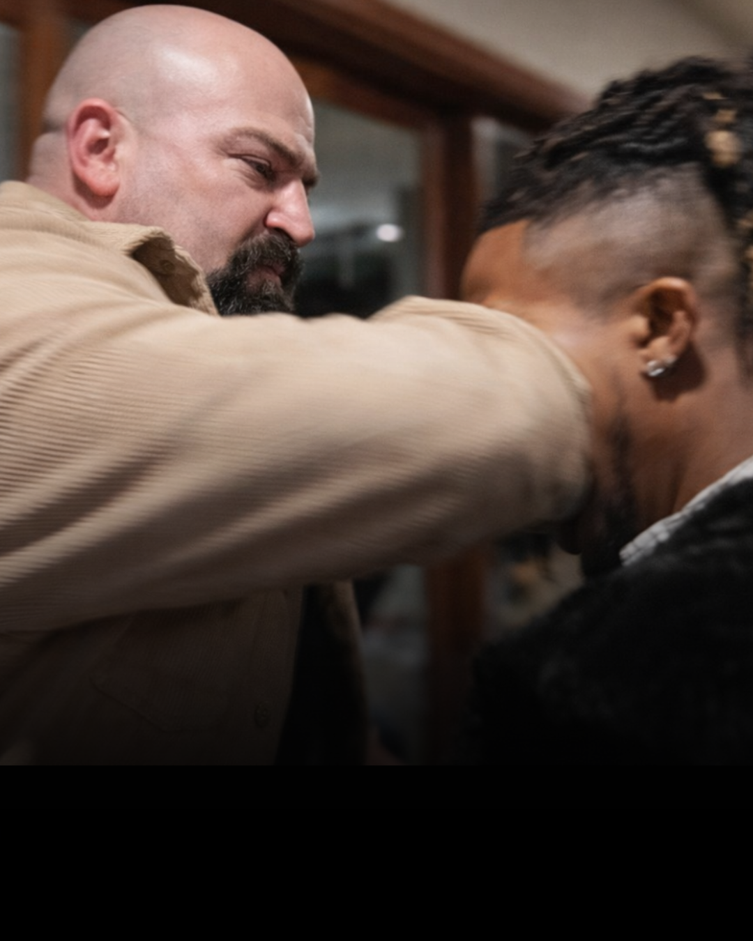 Le coup d'épaule expliqué : la technique que les champions utilisent sans le dire